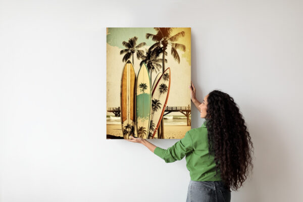 Plakat Deski Surfingowe Na Plaży Oparte O Palmy - obrazek 8